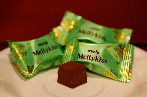Photo courtesy of http://asiansnacksblog.blogspot.com.au/2011/02/japan-candy-review-meiji-meltykiss.htmlAlso see that page for a description and review of this product.